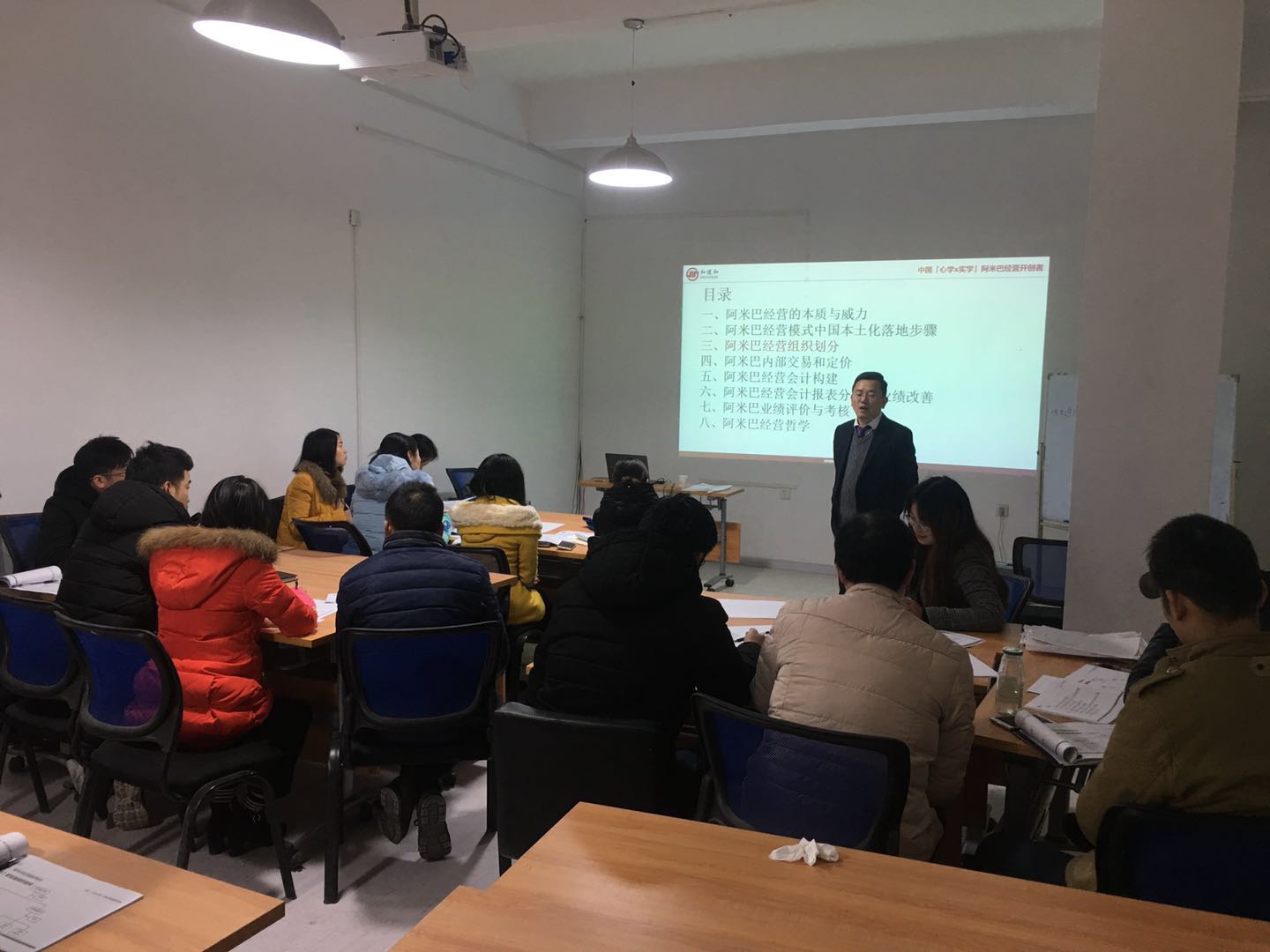 帥超老師在輔導中